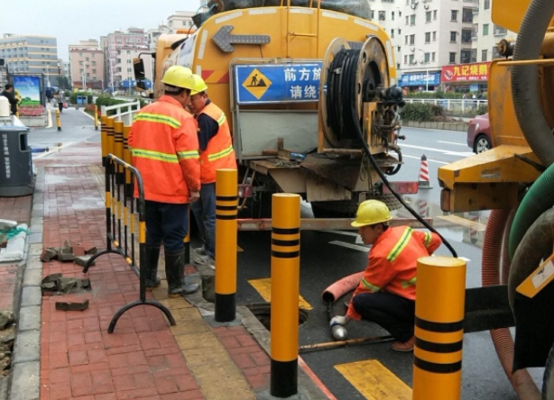 市政排水管道清淤.jpg
